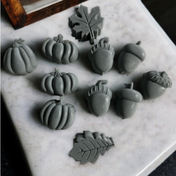 3 - Hand Crafted Soap - Charcoal eucalyptus & vanilla Fall Design Bundle of 3 - Picture 3 of 7